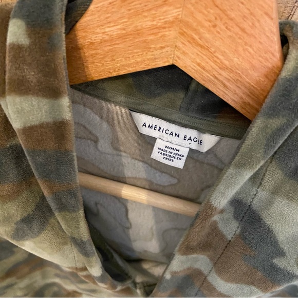 Crushed Velvet Hoodie Camouflage Kangaroo Pocket by AEO - Picture 4 of 11